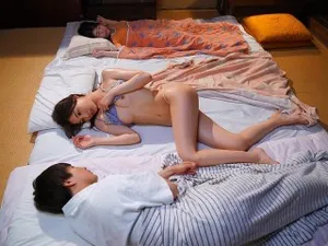 Dùng tiền gạ Trả bài em nhân viên giao hàng trong trang phục noel