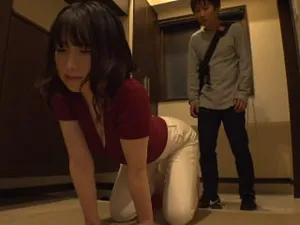"Chồng tôi và anh là đồng nghiệp, quan hệ với tôi thì hơi quá đáng."