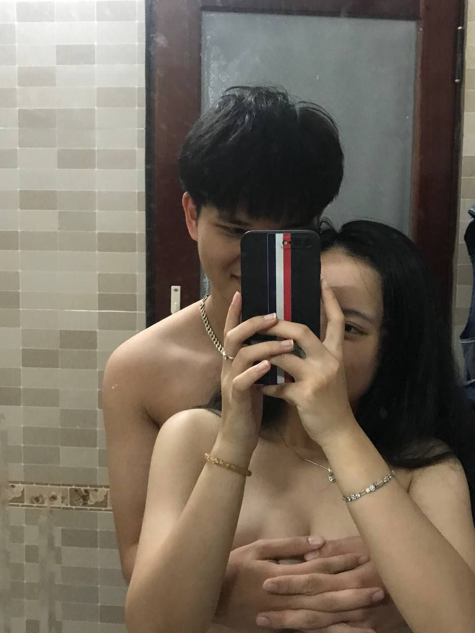 Chú lao công ngắm khe lồn em thư ký